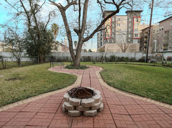 4609 University Oaks Boulevard, Houston TX 77004