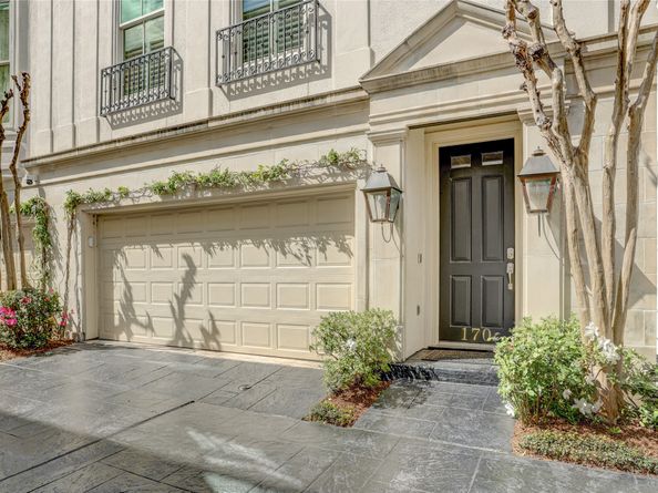 170 Oak Place Drive, Houston TX 77006