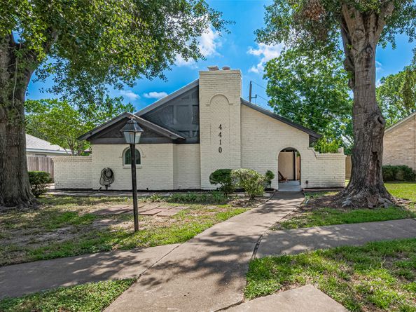 4410 Belle Hollow Dr Drive, Houston TX 77084
