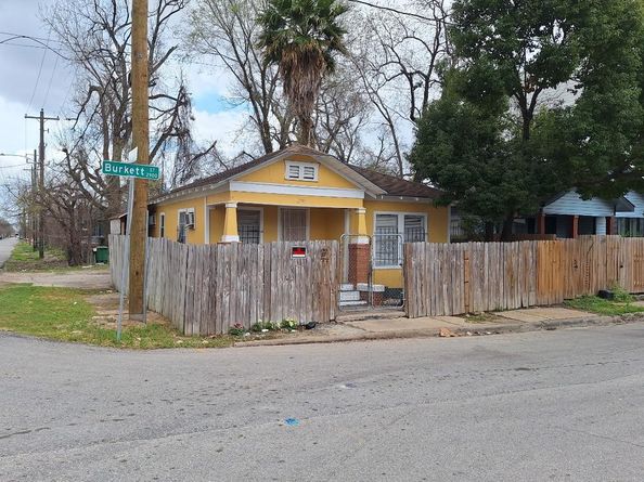 2901 Burkett Street, Houston TX 77004