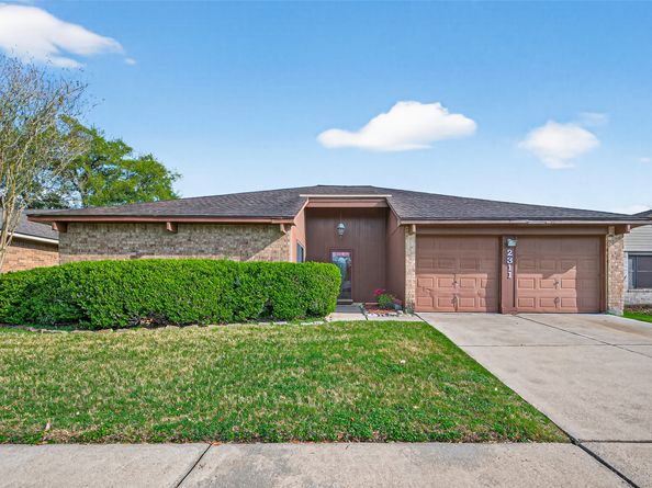 2311 Leading Edge Drive, Friendswood TX 77546
