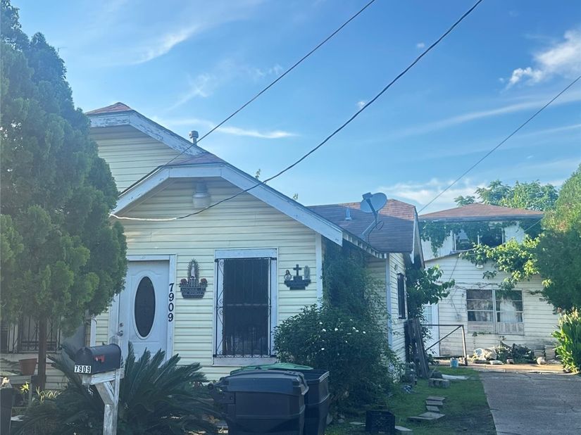 7909 Narcissus Street, Houston TX 77012