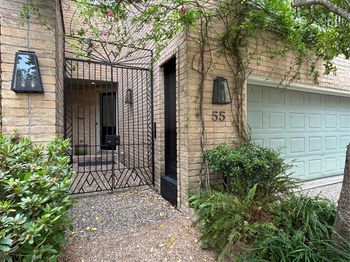 10 S Briar Hollow Lane