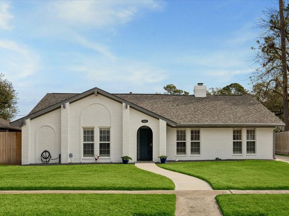 5422 Golf Drive, Houston TX 77091