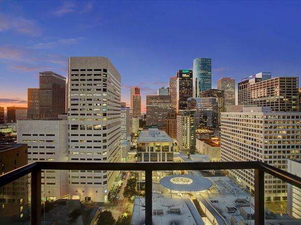 1211 Caroline Street 2002, Houston TX 77002