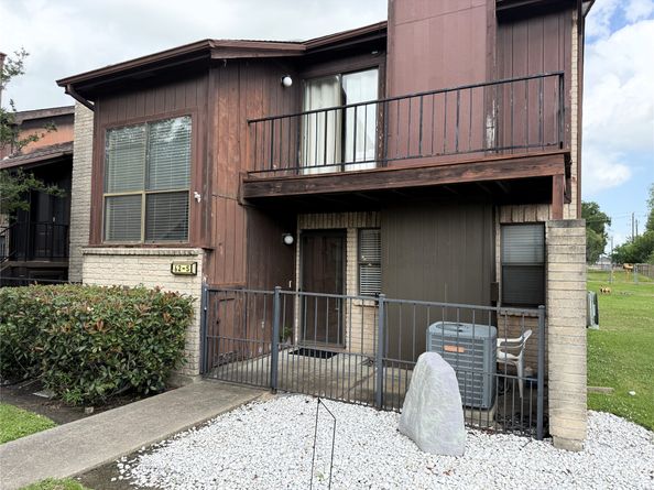 62 Evanston Street 2/5, Houston TX 77015