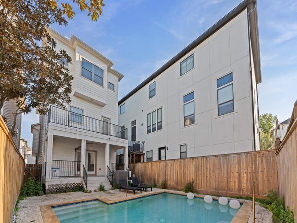 5705 Petty Street A, Houston TX 77007