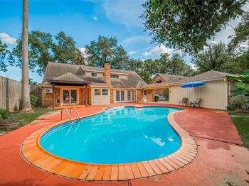 7914 Roos Road