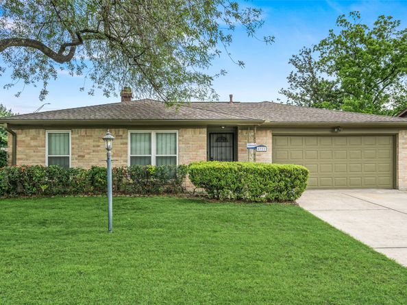 8922 Indian River Drive, Houston TX 77088
