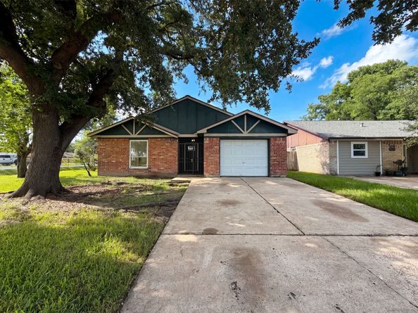 703 Midland Court, Houston TX 77060