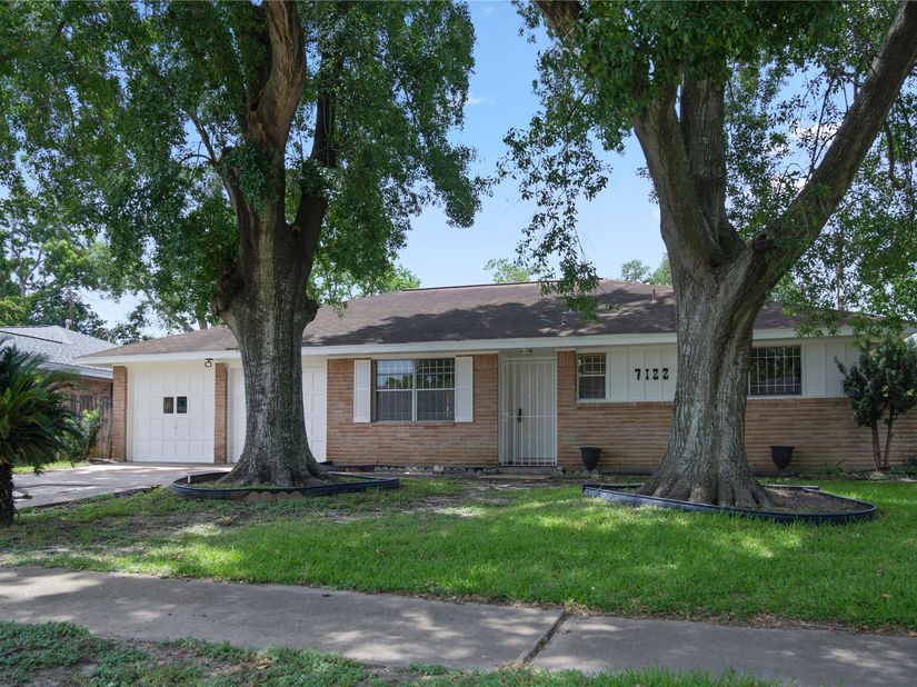 7122 Tanager Street, Houston TX 77074