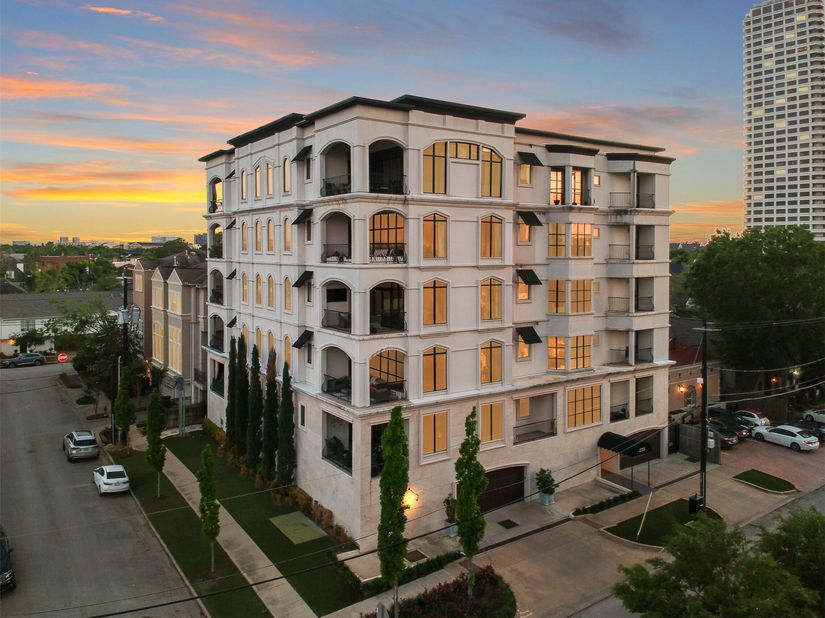 2221 Welch Street 401, Houston TX 77019