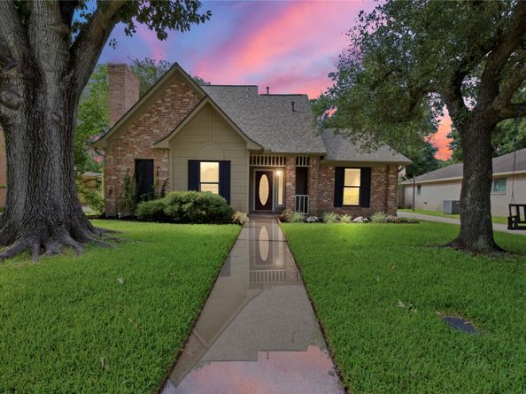 518 Rozelle Avenue, Sugar Land TX 77498