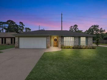 5202 Moonshadows Drive