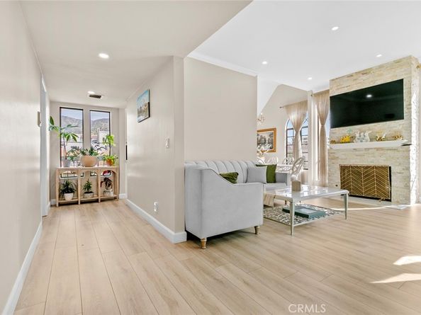 427 E Orange Grove Ave 301, Burbank CA 91501