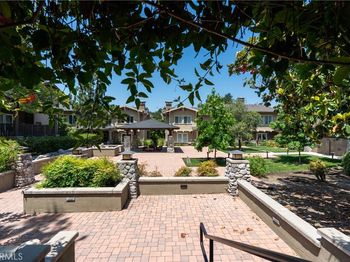 1709 N Fair Oaks Avenue