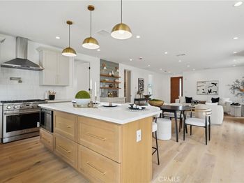 5449 S Victoria Avenue