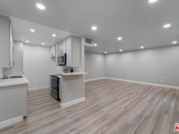 110 E Hillcrest Boulevard