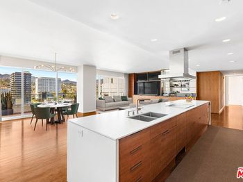 6250 Hollywood Boulevard