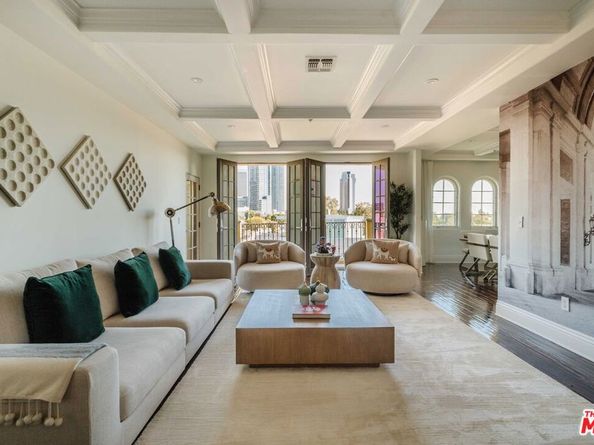 1835 Pandora Avenue 402, Los Angeles CA 90025