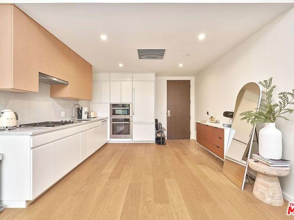 877 Francisco Street 1207, Los Angeles CA 90017