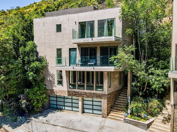 1516 N Beverly Glen Boulevard, Los Angeles CA 90077