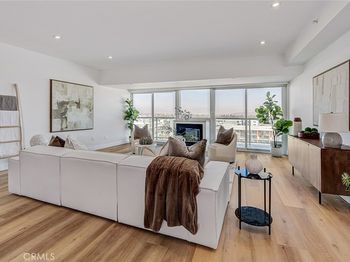 13600 Marina Pointe Drive