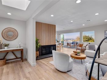 221 Via Los Miradores