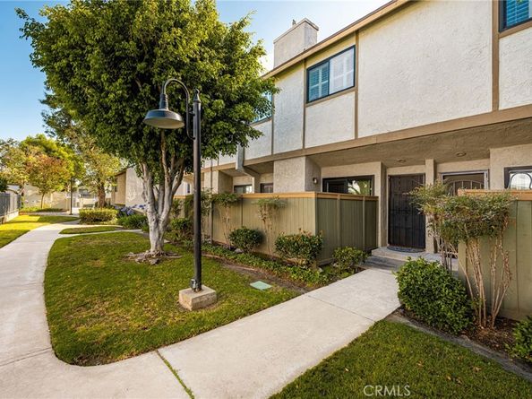 2000 W Palmyra 10, Orange CA 92868