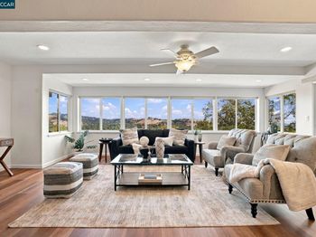 1138 Skycrest Dr