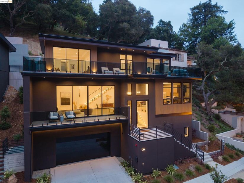 1667 Trestle Glen Rd, Oakland CA 94610