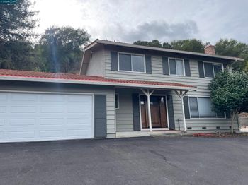 486 Butterfield Place
