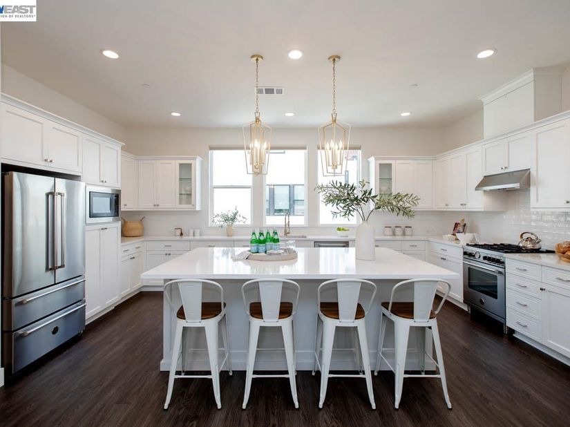 2042 Halo Ln, Alameda CA 94501