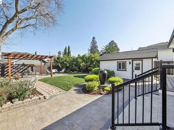 725 Alameda De Las Pulgas