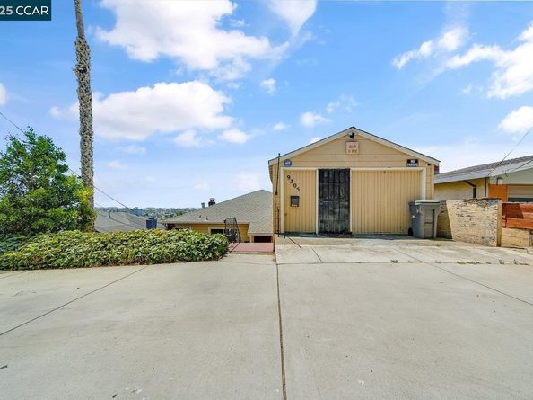 9305 Burr St, Oakland CA 94605