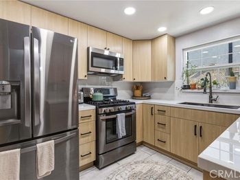 8927 Cedros