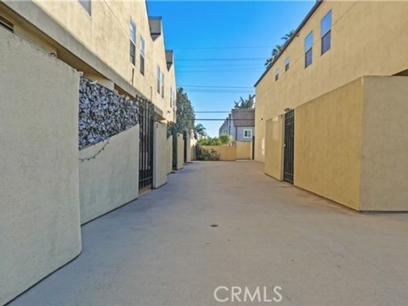 14256 Victory Boulevard 3, Van Nuys (los Angeles) CA 91401
