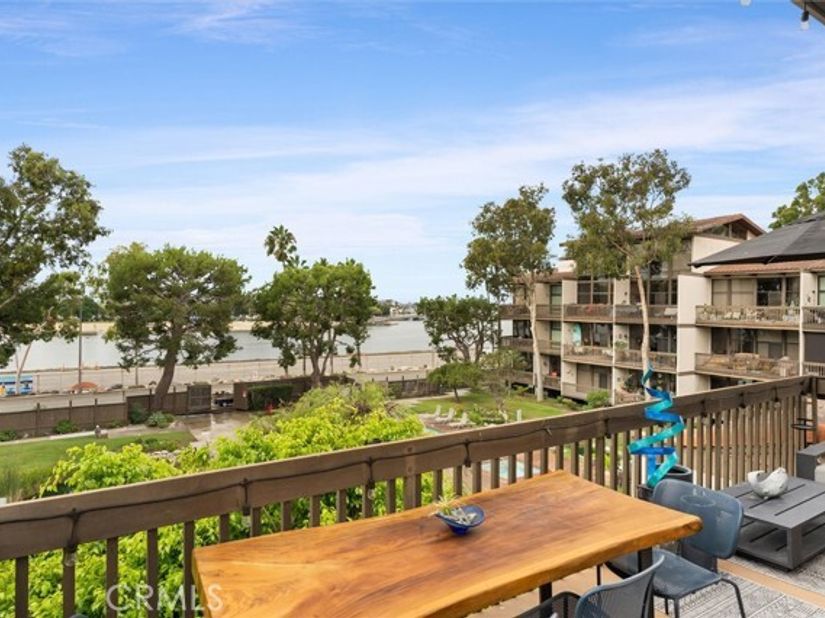 6326 Marina Pacifica Dr S, Long Beach CA 90803