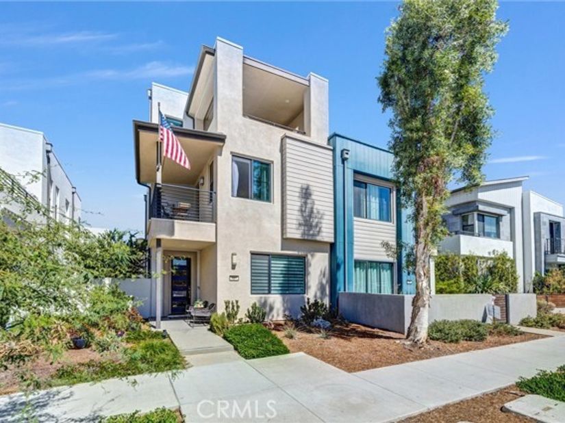 327 Novel, Irvine CA 92618