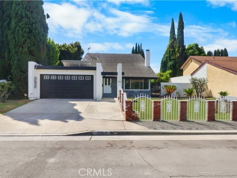 2122 W Chalet, Anaheim CA 92804