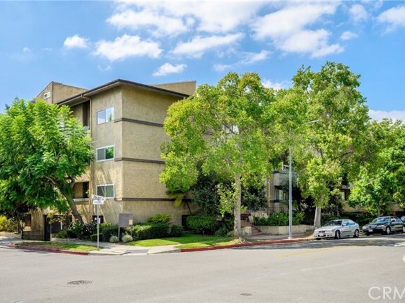 320 E Stocker 107, Glendale CA 91207