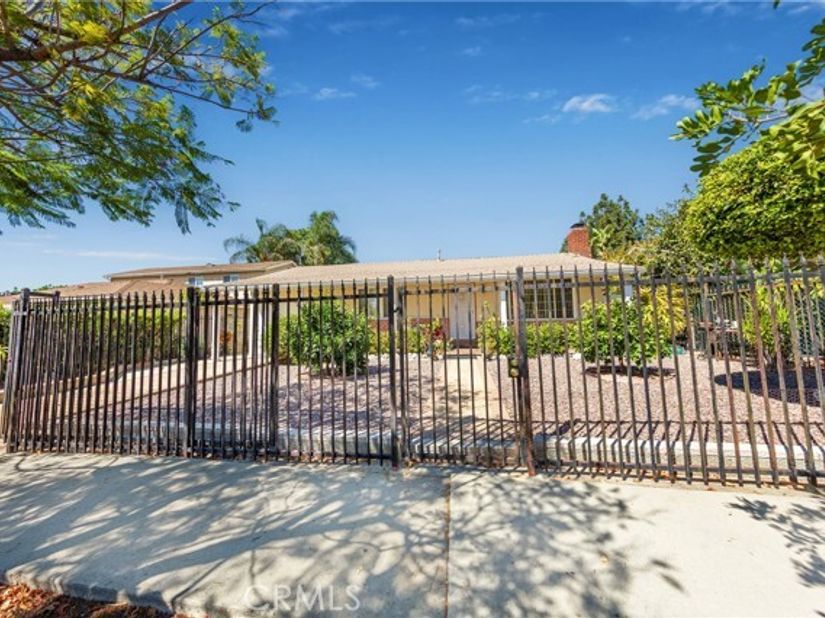 7545 Riverton, Sun Valley (los Angeles) CA 91352