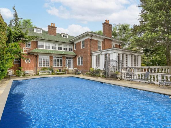 127 #1 Beverly Road, Douglaston NY 11363