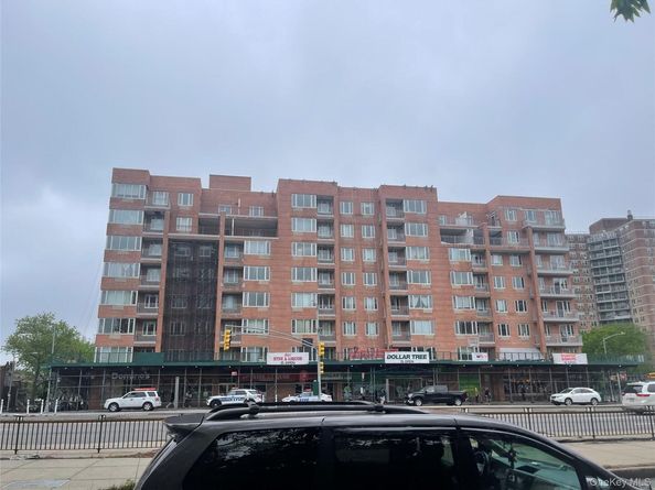 63-14 queens Boulevard 6B, Woodside NY 11377