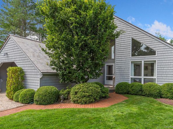 30 Huckleberry Lane, East Hampton NY 11937