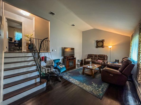 63 Waterbury Parkway, Cortlandt Manor NY 10567