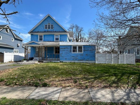 31 East Avenue, Freeport NY 11520