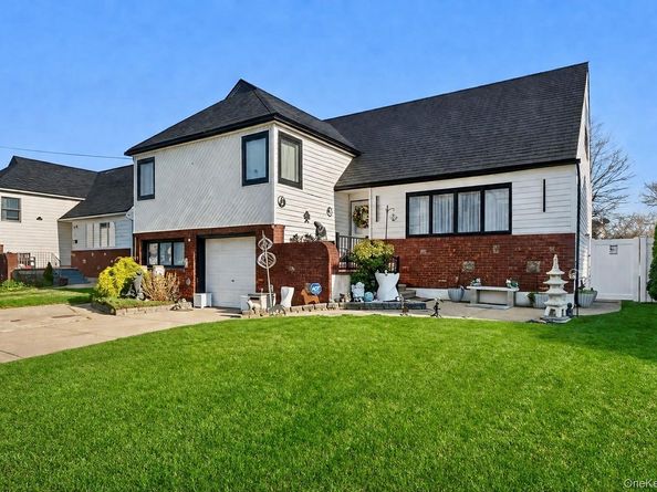 13 Noon Place, Freeport NY 11520