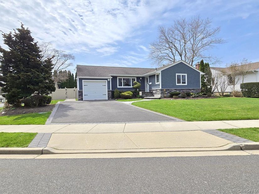 22 Clifford Drive, Farmingdale NY 11735
