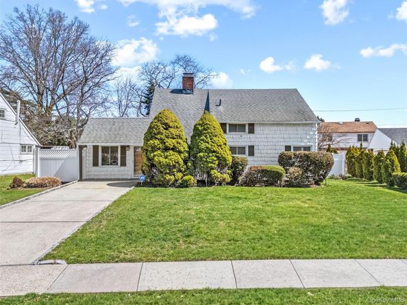 170 Scooter Lane, Hicksville NY 11801